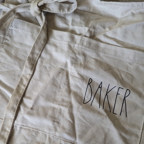 Rae Dunn Baker waist tie apron - Picture 2 of 5